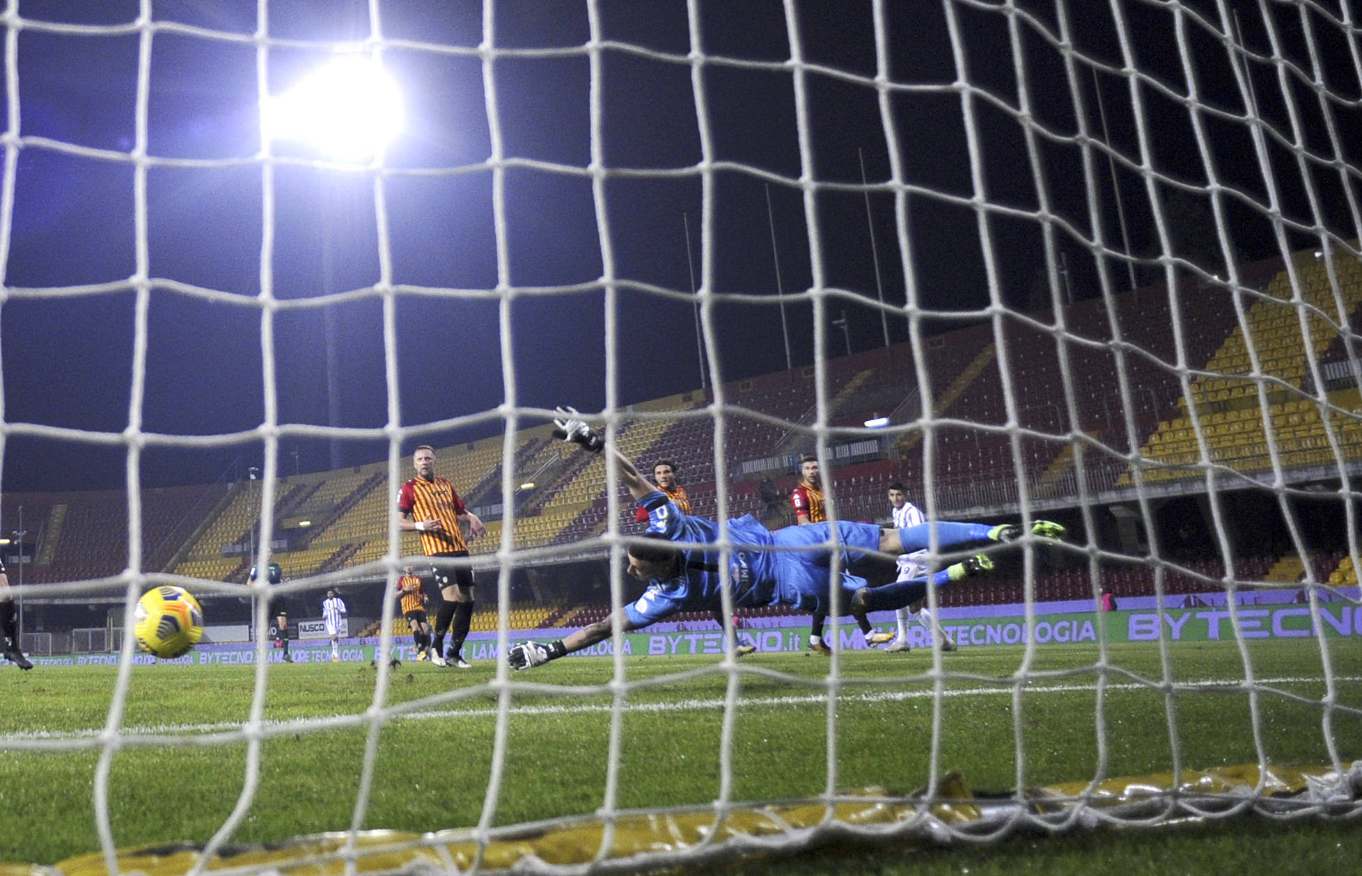 关于贝内文托客场不敌对手，战绩颓势明显的信息